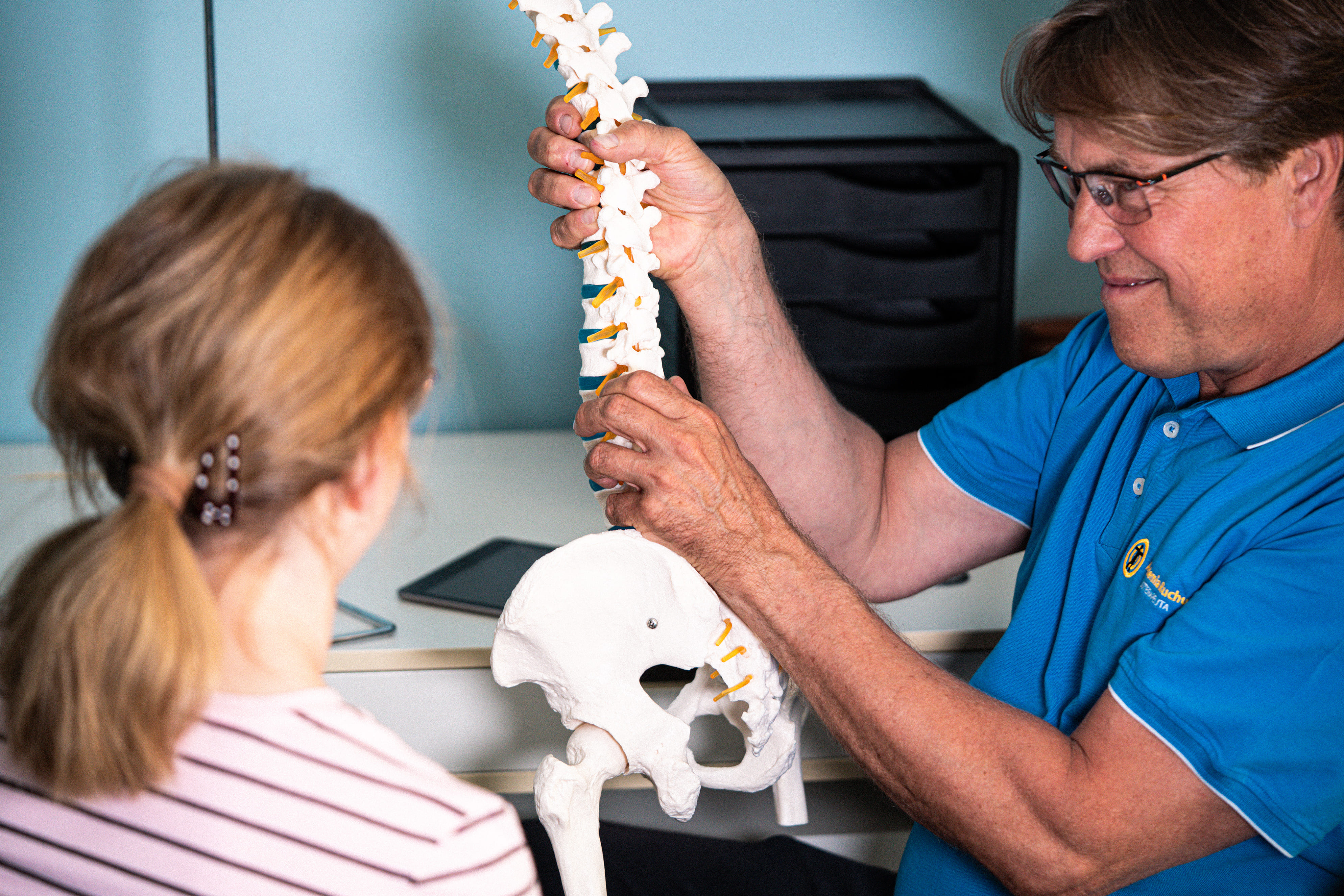 Omówienie budowy kręgosłupa z wykorzystaniem modelu anatomicznego